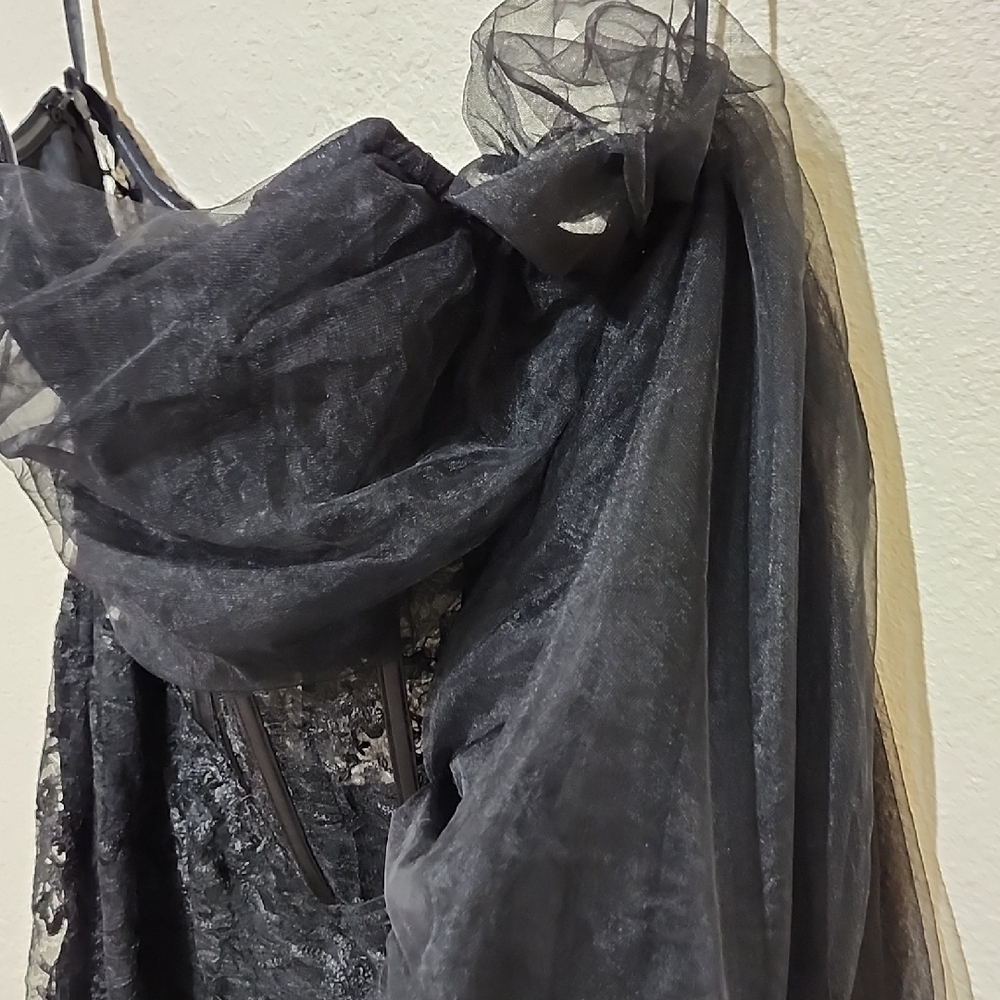 Elegant Black Mini Dress - Picture 7 of 16